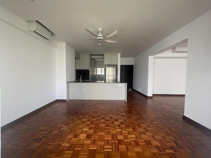 Spacious dinning open up to balcony 