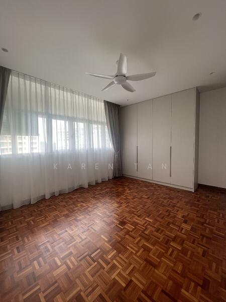 Master room with 4 doors wardrobe 