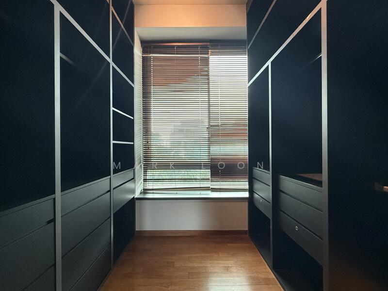 Walk in wardrobe/bedroom 4