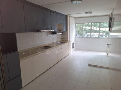 For Sale - 10 Pine Close