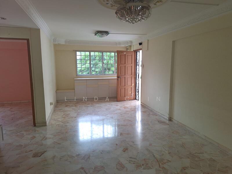10 Pine Close HDB Flat For Sale at S$ 699,888 | PropertyGuru Singapore - Living Room