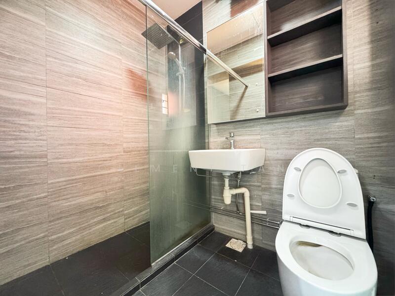 Master Bathroom (en-suite)