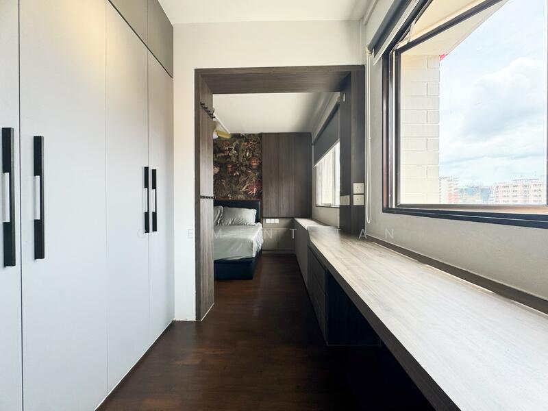 Walk-in Wardrobe cum Study 