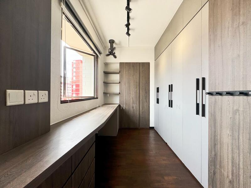 Walk-in Wardrobe cum Study 