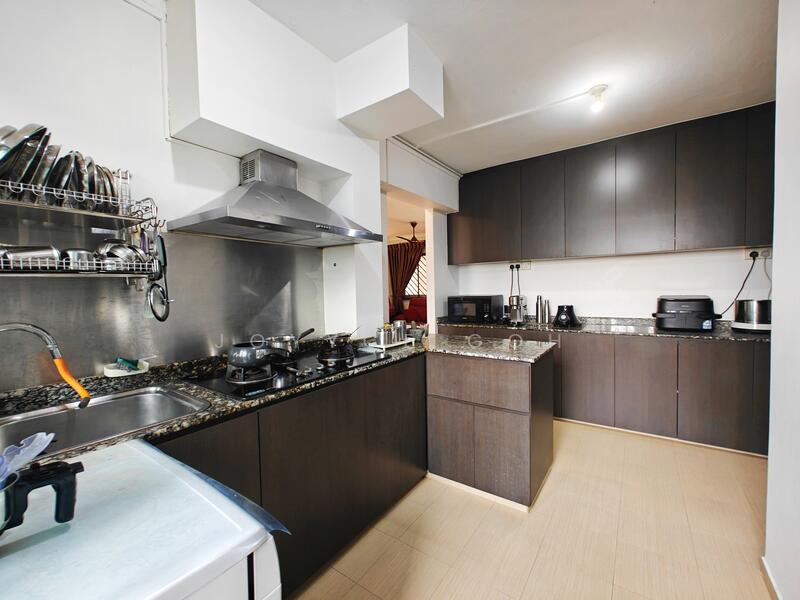 For Sale - 221 Hougang Street 21