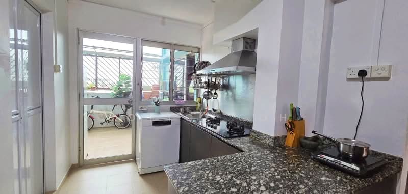 For Sale - 221 Hougang Street 21