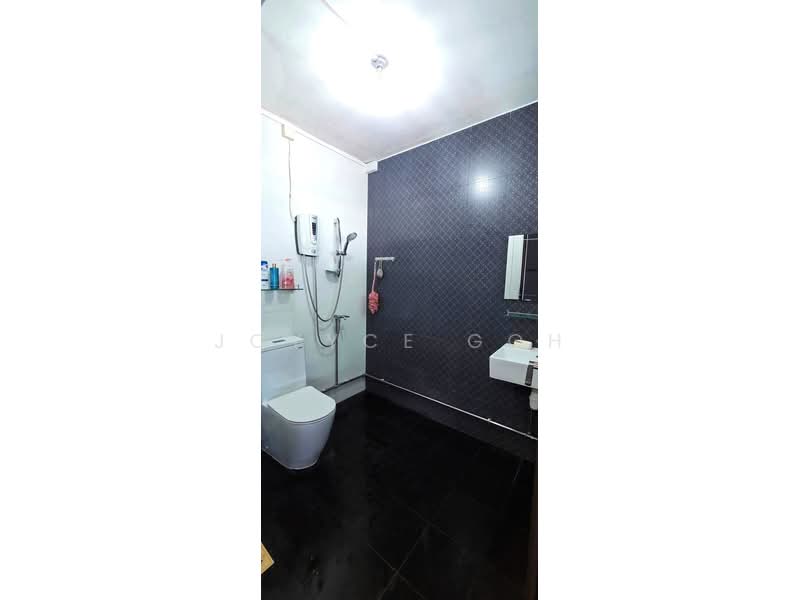 For Sale - 221 Hougang Street 21