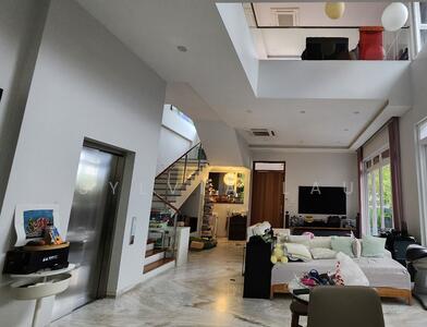 For Sale - Beautiful 3.5Sty Semi-D With Lift & Pool @ East Coast/Frankel Locale