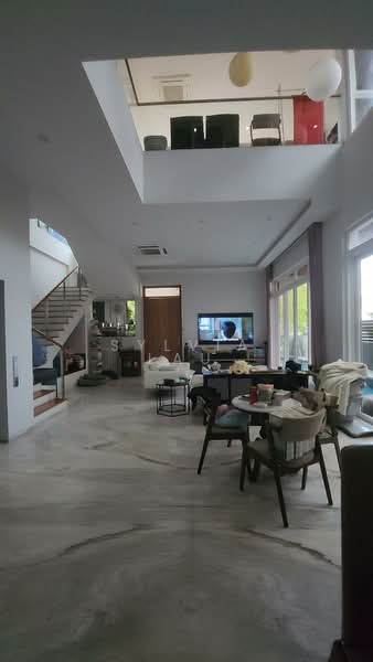 For Sale - Beautiful 3.5Sty Semi-D With Lift & Pool @ East Coast/Frankel Locale