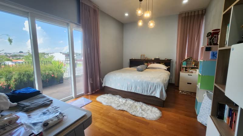 Beautiful 3.5Sty Semi-D With Lift & Pool @ East Coast/Frankel Locale, East Coast Road, Siglap, Frankel, 7 Bedrooms, 7,100 sqft, Semi-Detached House For Sale, by Sylvia Lau, 60219582 - Bedroom - PropertyGuru.com.sg