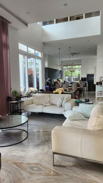 For Sale - Beautiful 3.5Sty Semi-D With Lift & Pool @ East Coast/Frankel Locale