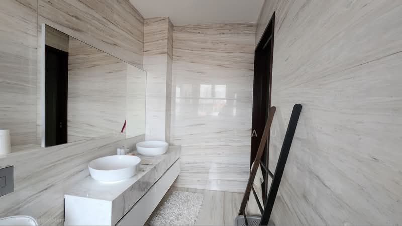 Beautiful 3.5Sty Semi-D With Lift & Pool @ East Coast/Frankel Locale, East Coast Road,  Siglap, Frankel, 7 Bedrooms, 7,100 sqft, Semi-Detached House For Sale, by Sylvia Lau, 60219582 - Bathroom - PropertyGuru.com.sg