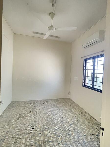 3rd bedroom with AC and fan 