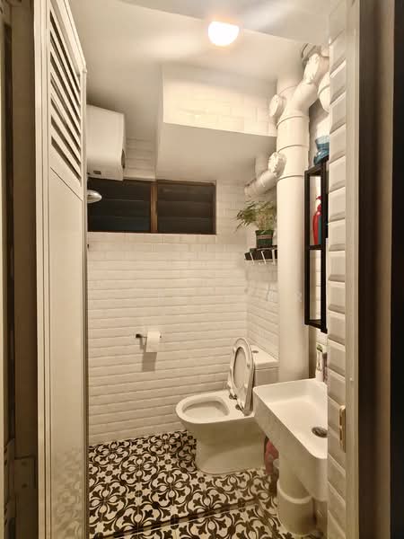 34 Cassia Crescent HDB Flat For Sale at S$ 565,000 | PropertyGuru Singapore - Bathroom