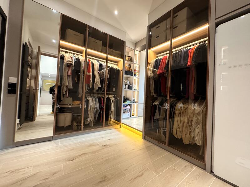 Walk-in Wardrobe