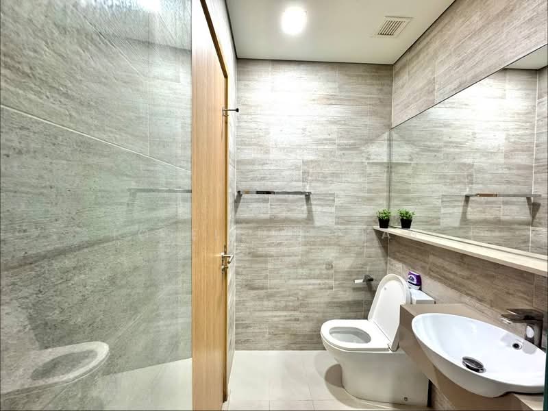 Flora View, 5 Ang Mo Kio Street 66, 2 Bedrooms, 753 sqft, Apartment For Sale, by Roseline Chan, 60220064 - Bathroom - PropertyGuru.com.sg