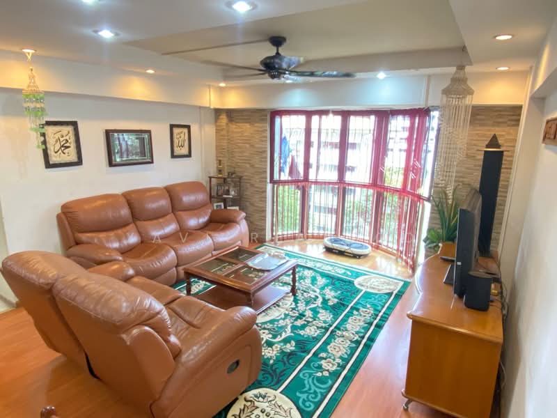 639 Choa Chu Kang Street 64 HDB Flat For Sale at S$ 758,888 | PropertyGuru Singapore - Living Room