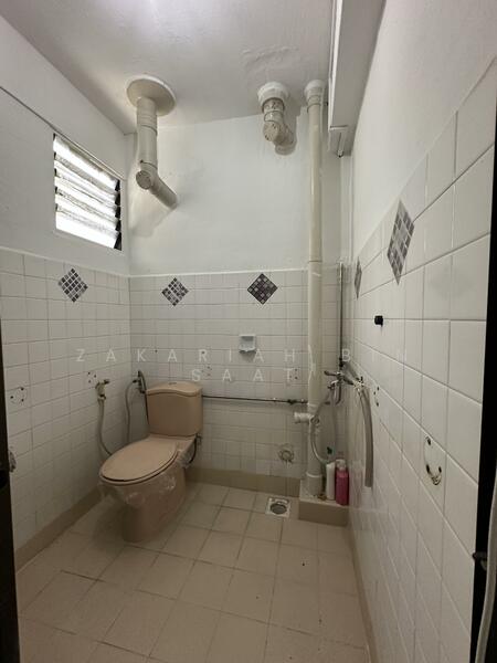 Master bedroom ensuite toilet