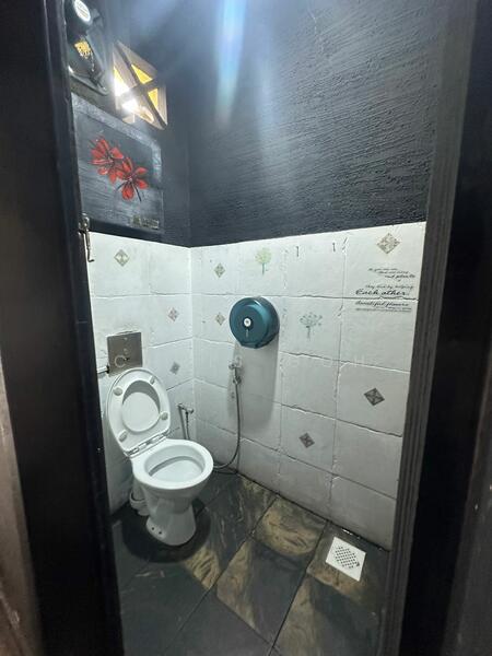 Freehold 2 storey shophouse near town for sale, Beach Road / Bugis / Rochor, 2,000 sqft, Shop / Shophouse For Sale, by Chris Goh, 60220300 - Bathroom - CommercialGuru.com.sg