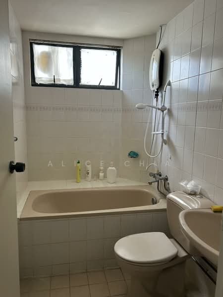 Bayshore Park, 50 Bayshore Road, 2 Bedrooms, 936 sqft, Condominium For Rent, by Alice Chia, 60220328 - Bathroom - PropertyGuru.com.sg