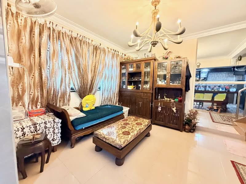 130 Bedok Reservoir Road HDB Flat For Sale at S$ 900,000 | PropertyGuru Singapore - Living Room