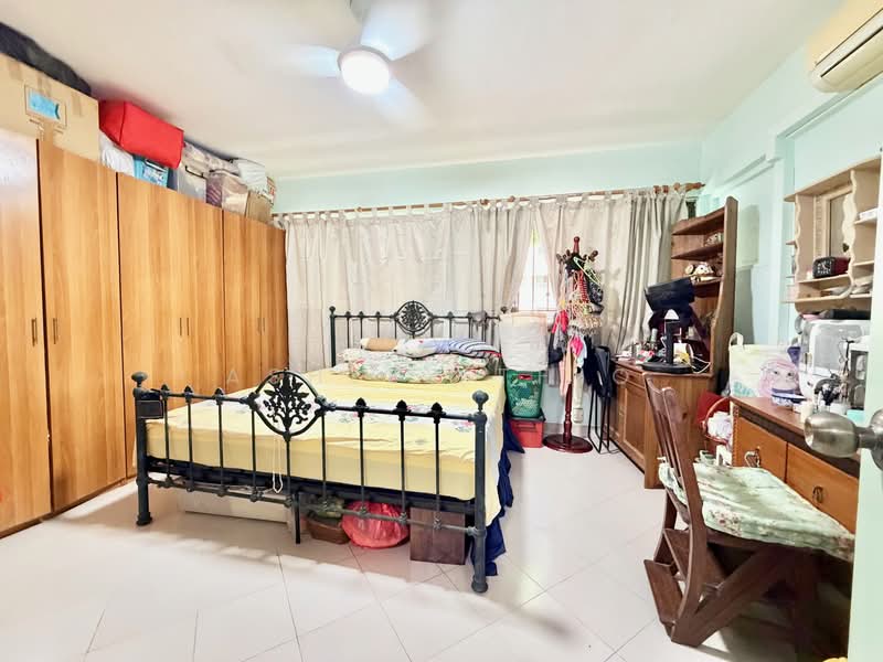 130 Bedok Reservoir Road HDB Flat For Sale at S$ 900,000 | PropertyGuru Singapore - Bedroom
