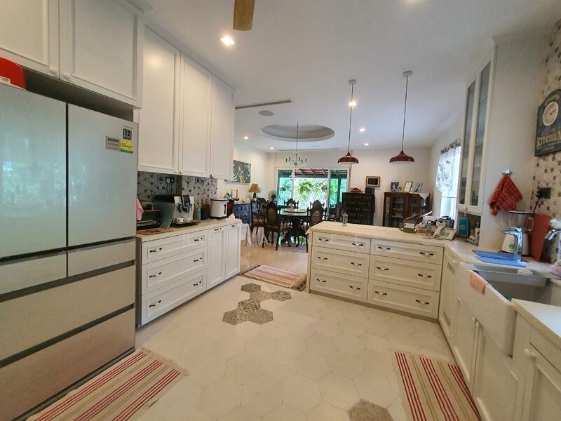 For Sale - BEAUTIFUL BUNGALOW WITH A GREAT GARDEN @ WATTEN ESTATE CALL 9191 6668