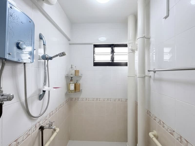1 Hougang Avenue 3, 1 Hougang Avenue 3, 2 Bedrooms, 753 sqft, HDB Flat For Sale, by Lee Heng Wei, 60220841 - Bathroom - PropertyGuru.com.sg