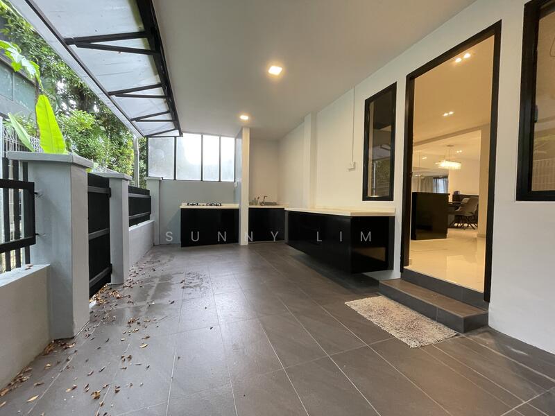 Backyard/wet kitchen