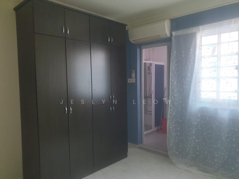 307 Woodlands Avenue 1, 307 Woodlands Avenue 1, Room Rental, 100 sqft, HDB Flat For Rent, by Jeslyn Leow, 60220935 - Master Bedroom wardrobe  - PropertyGuru.com.sg