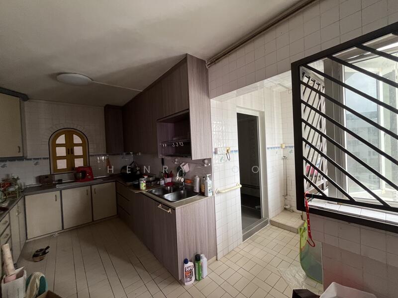 430 Tampines Street 41 HDB Flat For Sale at S$ 980,000 | PropertyGuru Singapore - Kitchen