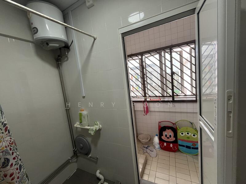 430 Tampines Street 41 HDB Flat For Sale at S$ 980,000 | PropertyGuru Singapore - Bathroom
