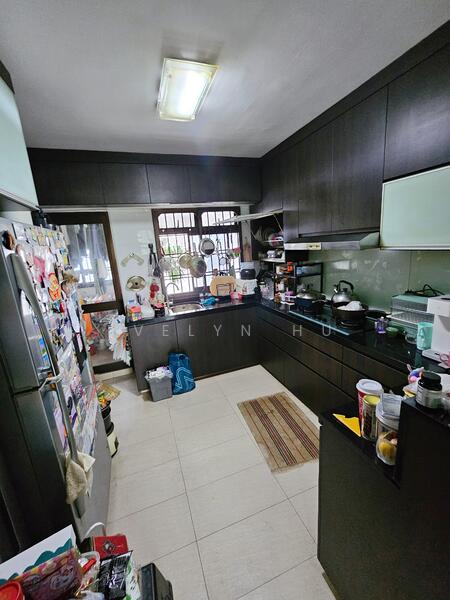 Kitchen & service yard