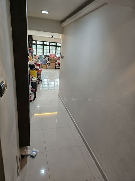 767 Bedok Reservoir View HDB Flat For Sale at S$ 828,000 | PropertyGuru Singapore - Entry Corridor