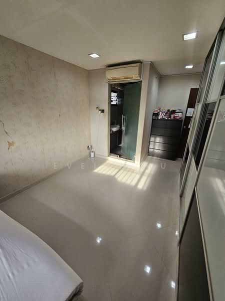 767 Bedok Reservoir View HDB Flat For Sale at S$ 828,000 | PropertyGuru Singapore - Master Bedroom