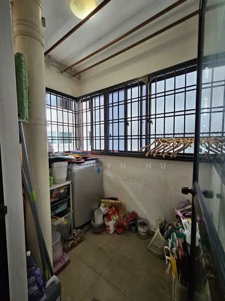 767 Bedok Reservoir View HDB Flat For Sale at S$ 799,000 | PropertyGuru Singapore - Service yard