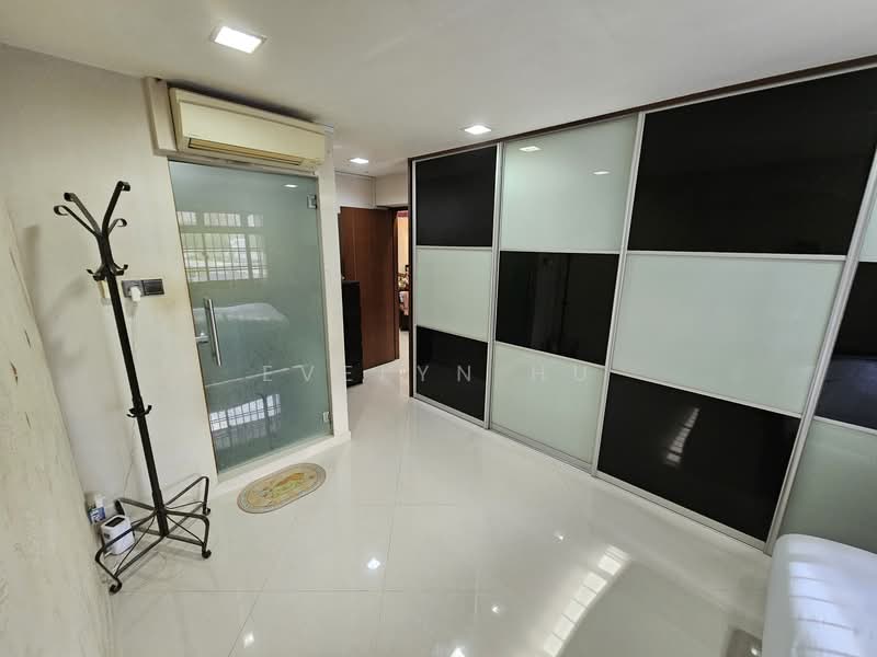 767 Bedok Reservoir View HDB Flat For Sale at S$ 799,000 | PropertyGuru Singapore - Master Bedroom