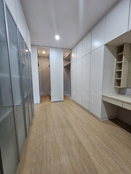 Junior Master Walk-in Wardrobe