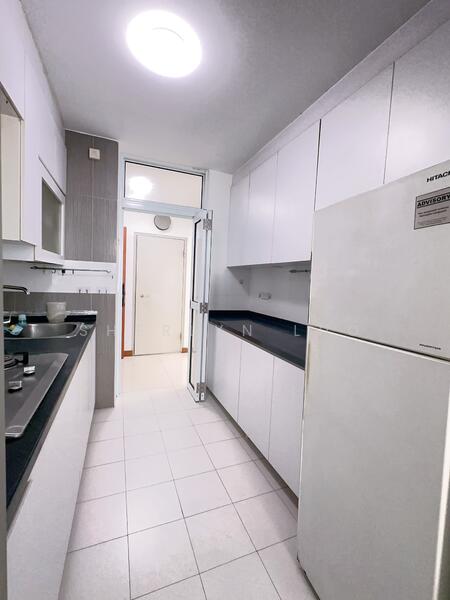 Ample storage at kitchen cabinet