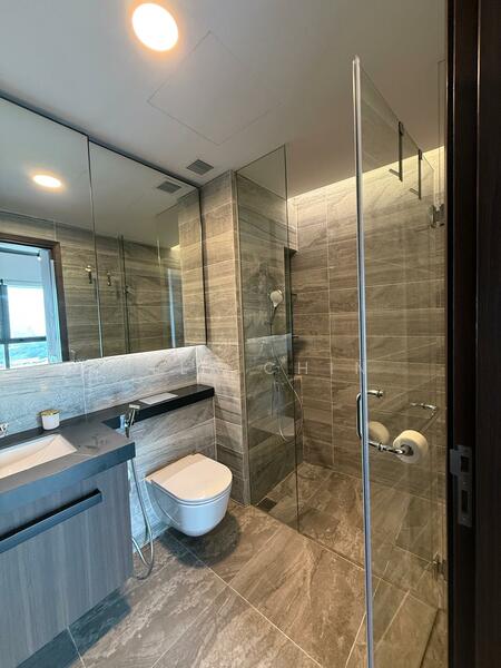 One Pearl Bank Condominium For Sale at S$ 4,380,000 | PropertyGuru Singapore - Bathroom