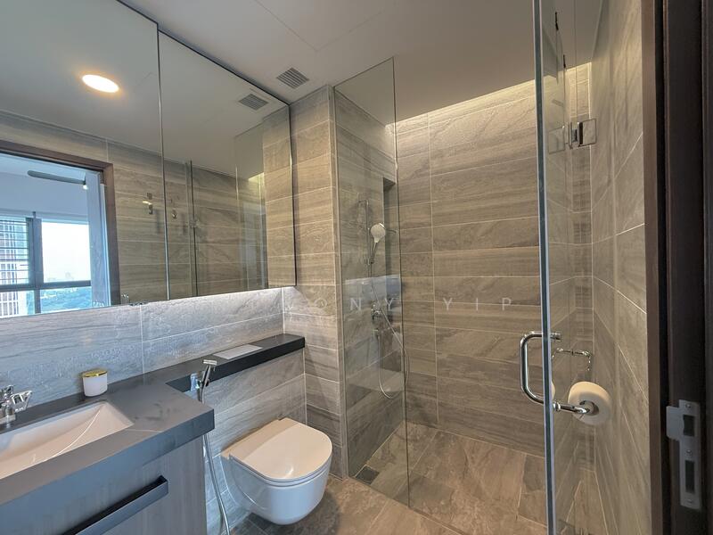 One Pearl Bank Condominium For Sale at S$ 4,380,000 | PropertyGuru Singapore - Bathroom