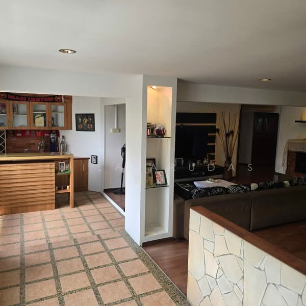 552 Jurong West Street 42, 552 Jurong West Street 42, 3 Bedrooms, 1,453 sqft, HDB Flat For Sale, by Thila Arudas 蒂雅, 60221659 - Living Room - PropertyGuru.com.sg