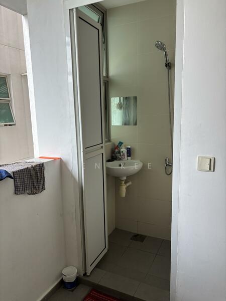 Livia, 71 Pasir Ris Grove, 3 Bedrooms, 1,270 sqft, Condominium For Rent, by Jen Kee, 60221664 - Utility bathroom - PropertyGuru.com.sg