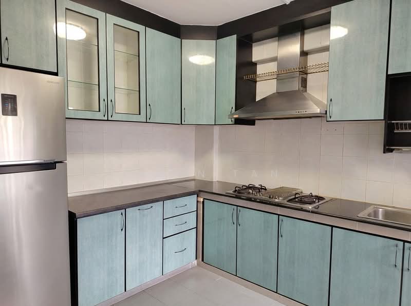 724 Woodlands Avenue 6 HDB Flat For Sale at S$ 600,000 | PropertyGuru Singapore - Declutterred Kitchen