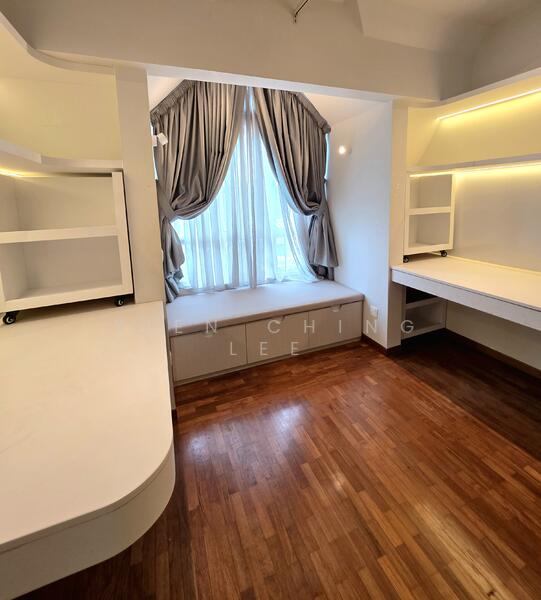 Bedroom 2/3 Study desks