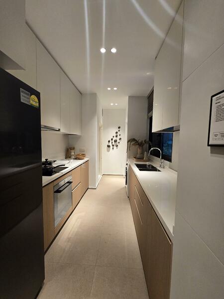 The Hillshore Condominium For Sale at S$ 2,650,000 | PropertyGuru Singapore - Kitchen
