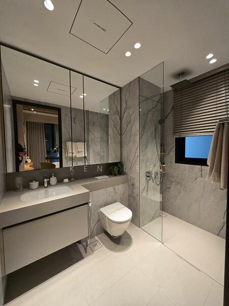 The Hillshore Condominium For Sale at S$ 2,650,000 | PropertyGuru Singapore - Bathroom