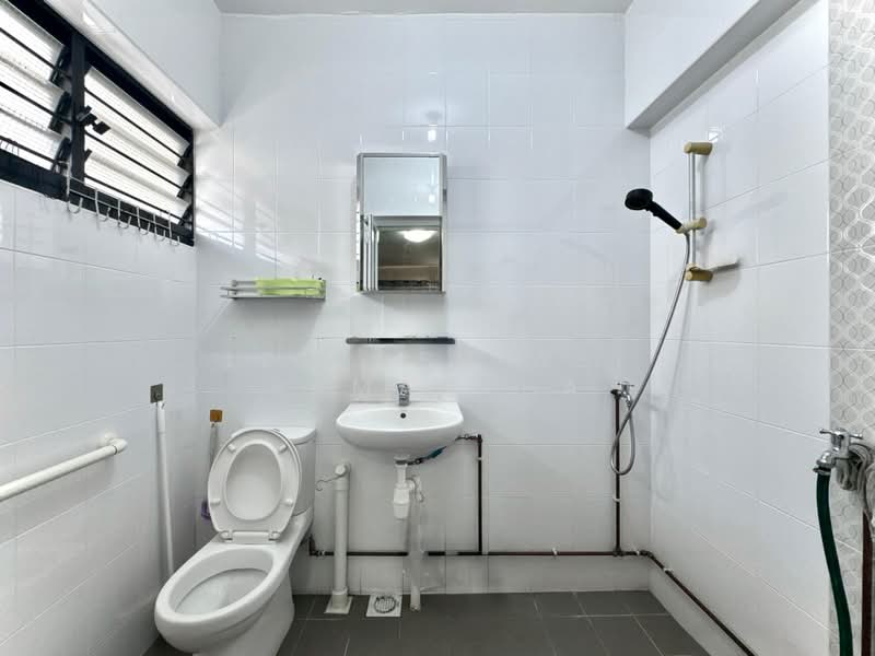 101 Bukit Batok West Avenue 6, 101 Bukit Batok West Avenue 6, 3 Bedrooms, 1,442 sqft, HDB Flat For Sale, by Lee Wen Wei Samantha, 60221908 - Bathroom - PropertyGuru.com.sg