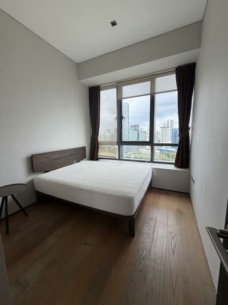 OUE Twin Peaks Condominium For Sale at S$ 3,650,000 | PropertyGuru Singapore - Bedroom