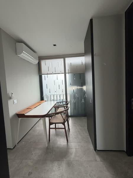 OUE Twin Peaks Condominium For Sale at S$ 3,650,000 | PropertyGuru Singapore - Study